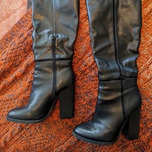 Knee High Heeled Black Boots